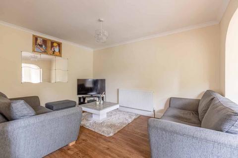 328 The Parkway, Iver, SL0 0RL