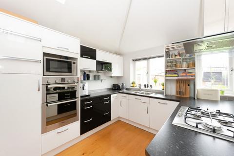 13 Crane Way, Twickenham, TW2 7NH