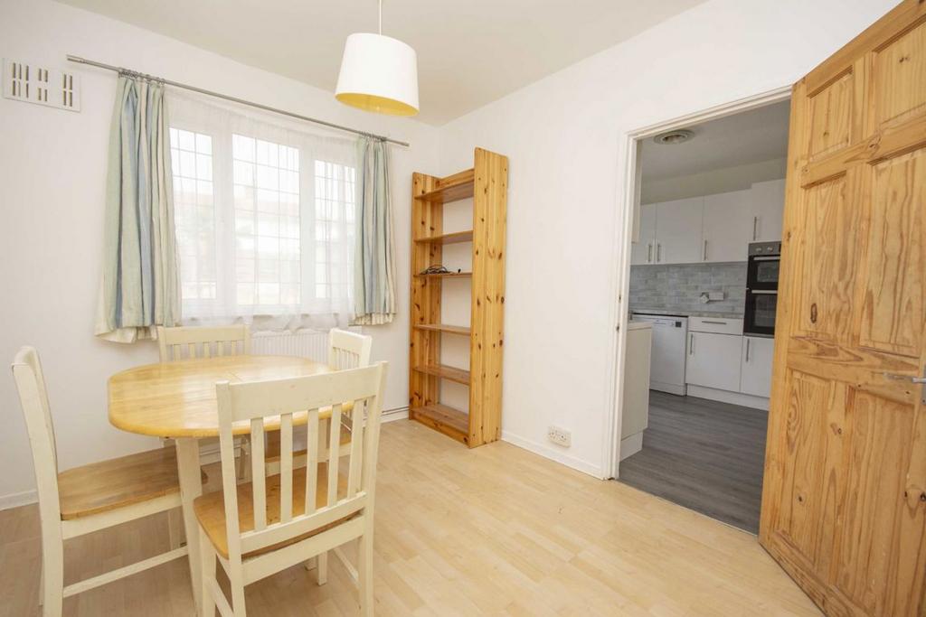 Layfield Crescent London NW4 3 Bed Terraced House 2 885 Pcm 666 Pw layfield-crescent-london-nw4-3-bed-terraced-house-2-885-pcm-666-pw