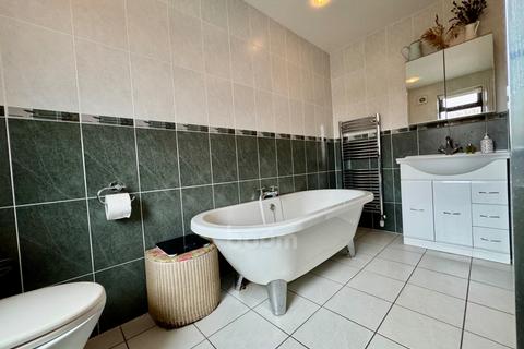 40a Dalry Road, Beith, KA15 1BA
