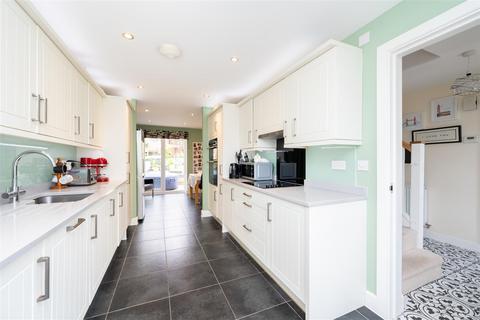 5 bedroom detached house for sale, Larkspur Drive, Burgess Hill