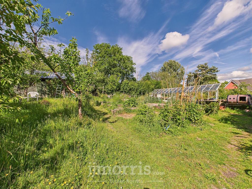 CAM05297 G0-PR0055-STILL058.jpg