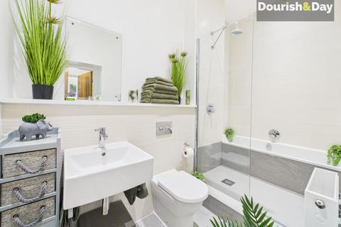 2 bedroom flat for sale, The Oval, Stafford ST17