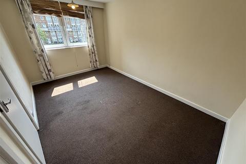 1 bedroom flat to rent, Lloyds Garden