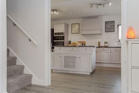 16 Abbott Way, Yaxley, Peterborough, PE7 3YF