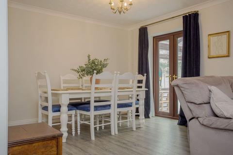 16 Abbott Way, Yaxley, Peterborough, PE7 3YF
