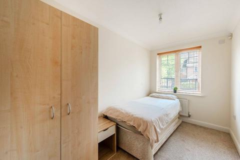 2 bedroom flat to rent, Warren Lane, Stanmore, HA7