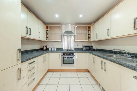 2 bedroom flat to rent, Warren Lane, Stanmore, HA7