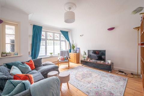 4 bedroom house to rent, Temple Gardens, Temple Fortune, London, NW11