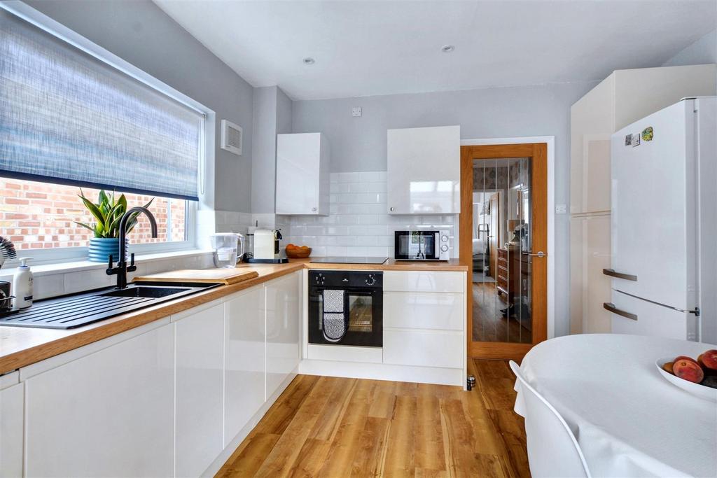Kitchen 3.jpeg