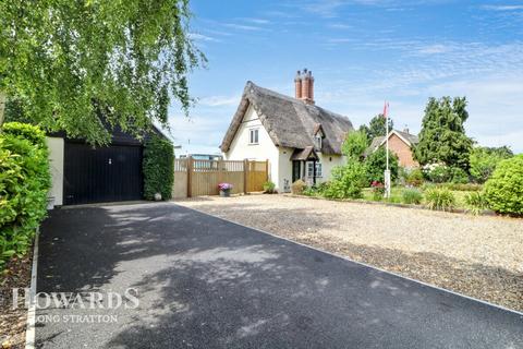 4 bedroom cottage for sale, Norwich Road, Long Stratton