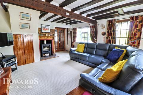 4 bedroom cottage for sale, Norwich Road, Long Stratton
