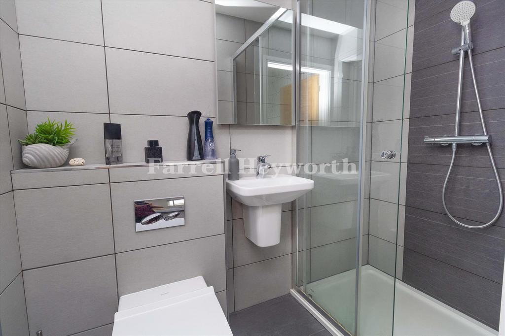 Bedroom 2 en suite