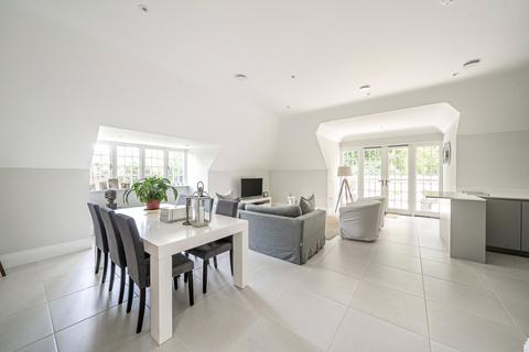 2 bedroom apartment for sale, Broadoaks Park Road, West Byfleet, KT14