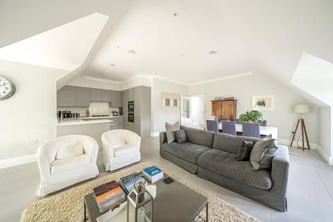2 bedroom apartment for sale, Broadoaks Park Road, West Byfleet, KT14