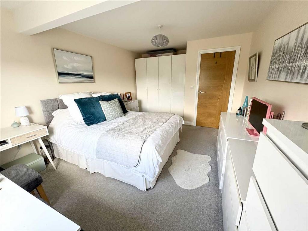 Back bedroom 2 :
