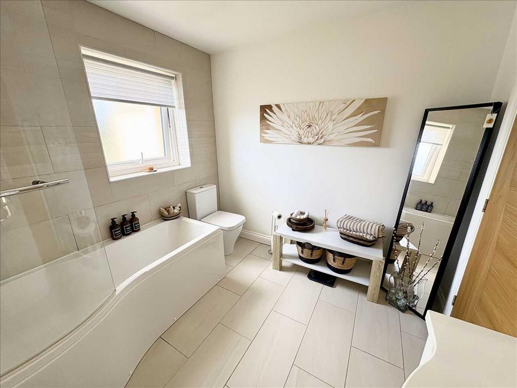 Family bathroom :