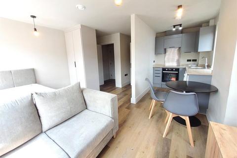 1 bedroom flat to rent, Western Road, RM1