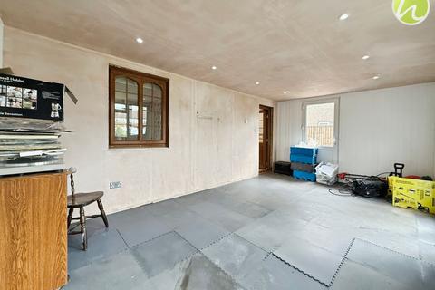 17 Clarence Road, Corringham, Stanford-le-hope, SS17 9BL