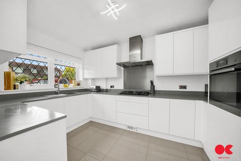3 bedroom semi-detached house for sale, Hitherwood Close, Hornchurch RM12
