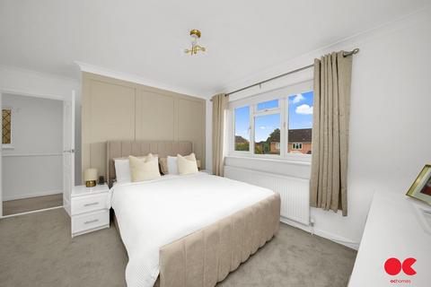 3 bedroom semi-detached house for sale, Hitherwood Close, Hornchurch RM12