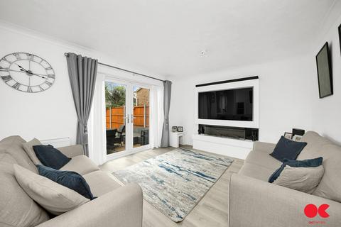 3 bedroom semi-detached house for sale, Hitherwood Close, Hornchurch RM12