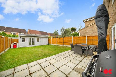 3 bedroom semi-detached house for sale, Hitherwood Close, Hornchurch RM12