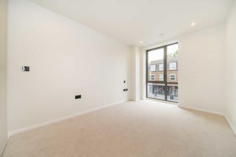 2 bedroom flat for sale, Coombe Road, New Malden KT3