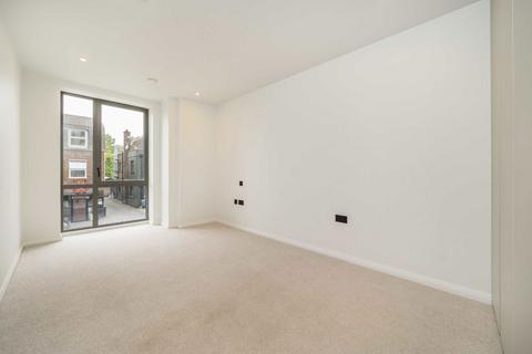 2 bedroom flat for sale, Coombe Road, New Malden KT3