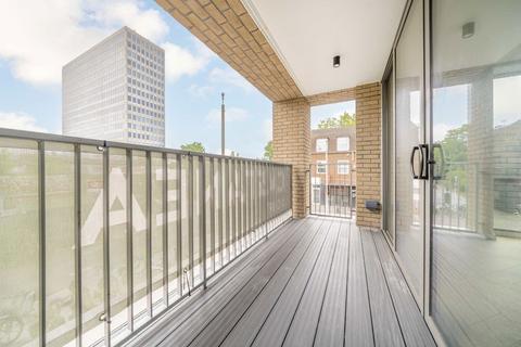 2 bedroom flat for sale, Coombe Road, New Malden KT3