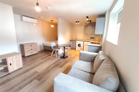 Studio to rent, Western Road, RM1