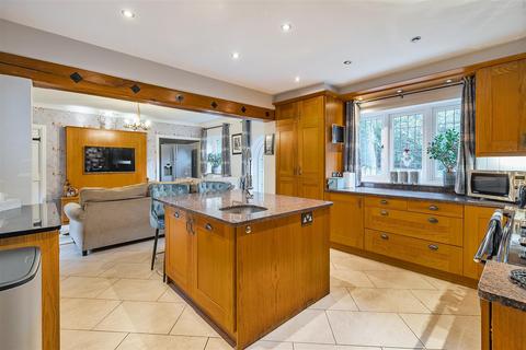 5 bedroom detached house for sale, Mogador, Tadworth