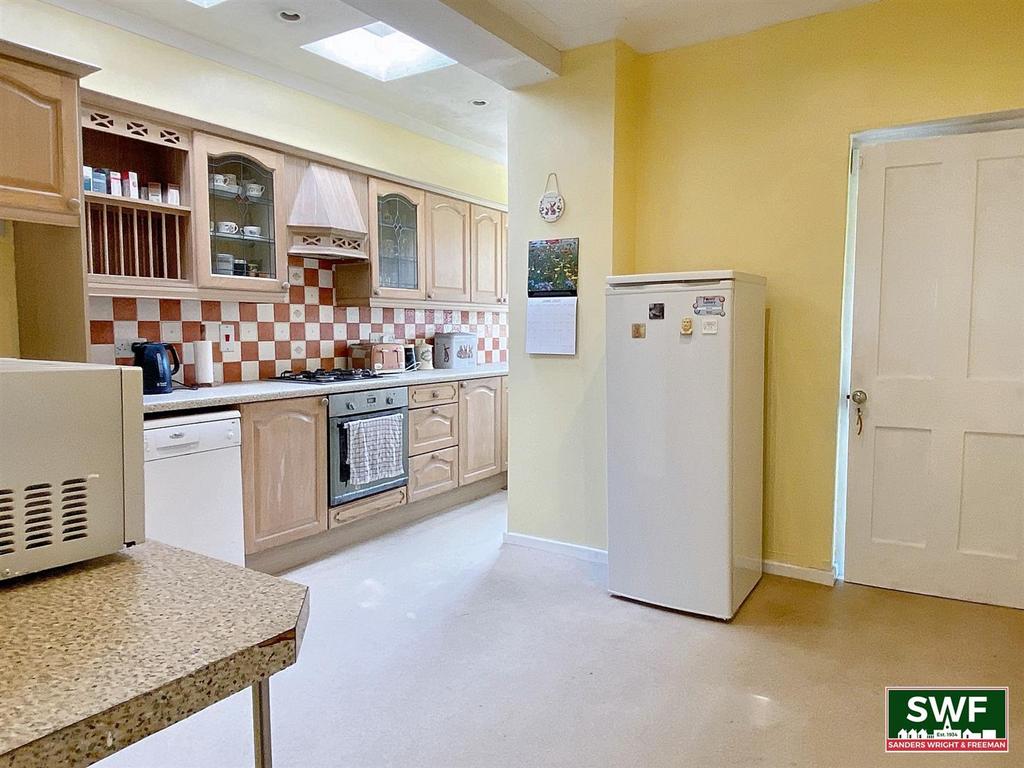 Kitchen1.jpg