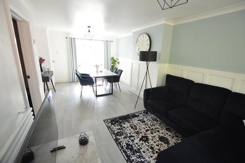 4 bedroom detached house for sale, Mayo Close, Loughborough LE11