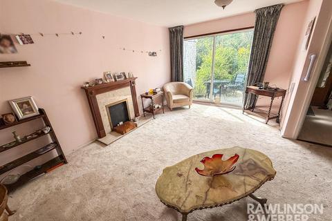 3 bedroom terraced house for sale, Buckingham Gardens, West Molesey KT8