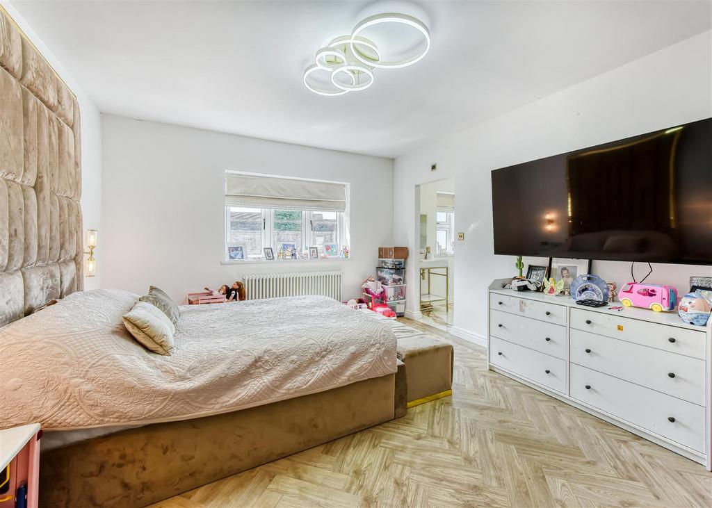Meadow View-bed2.jpg