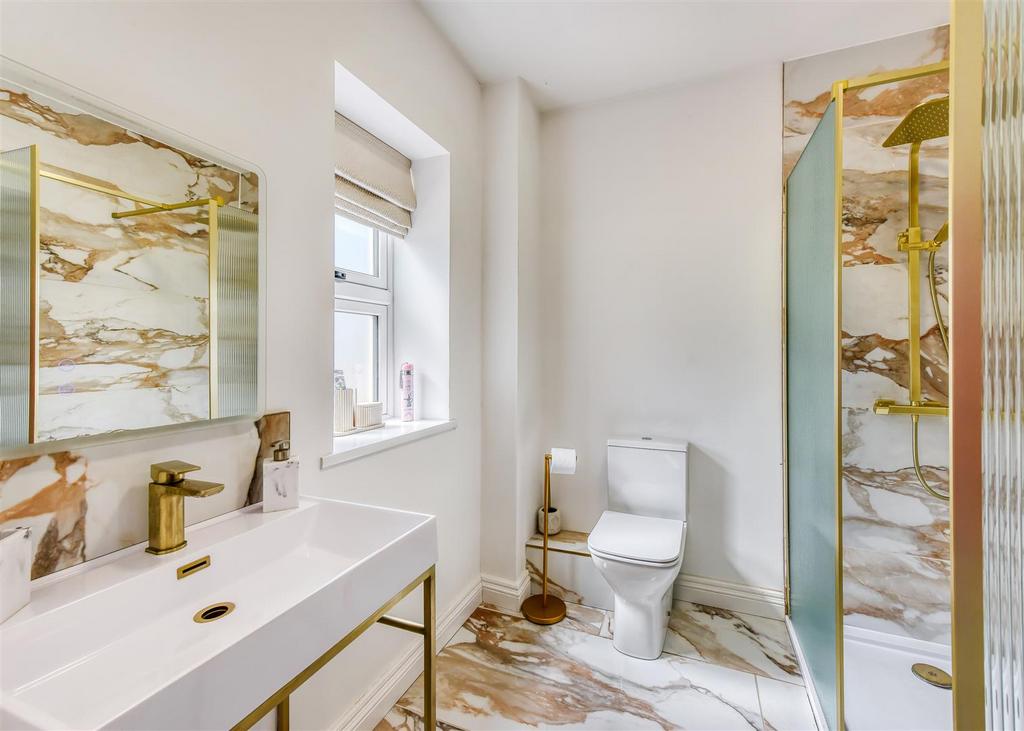 Meadow View-bed2 ensuite.jpg