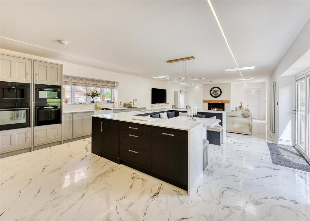 Meadow View-kitchen1.jpg