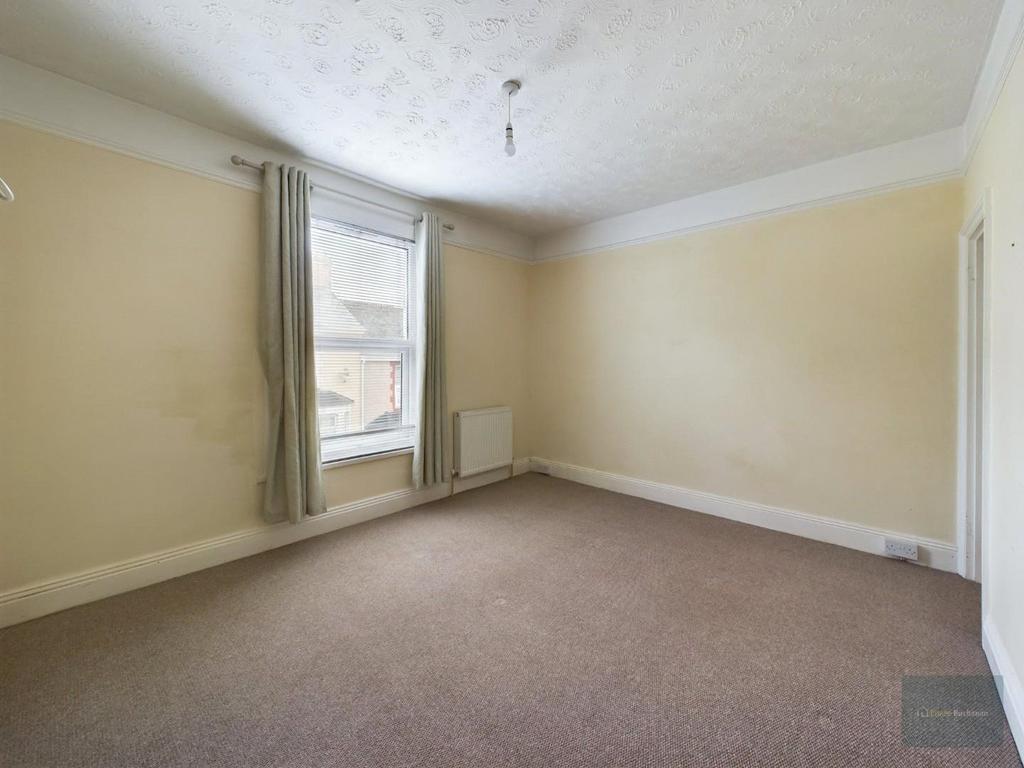 Bedroom 1.jpg