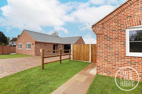 3 bedroom detached bungalow for sale, Beccles Road, Lowestoft, NR33