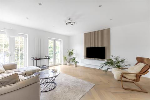 4 Topiary Square, Richmond, TW9 2DB