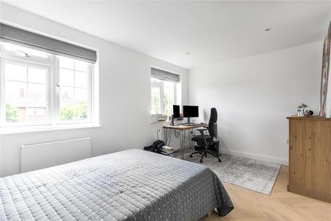 4 Topiary Square, Richmond, TW9 2DB