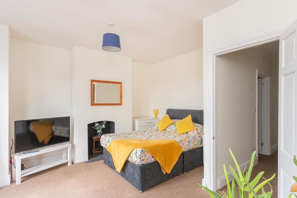 1 L5 R1 BR - Bedroom E.jpg