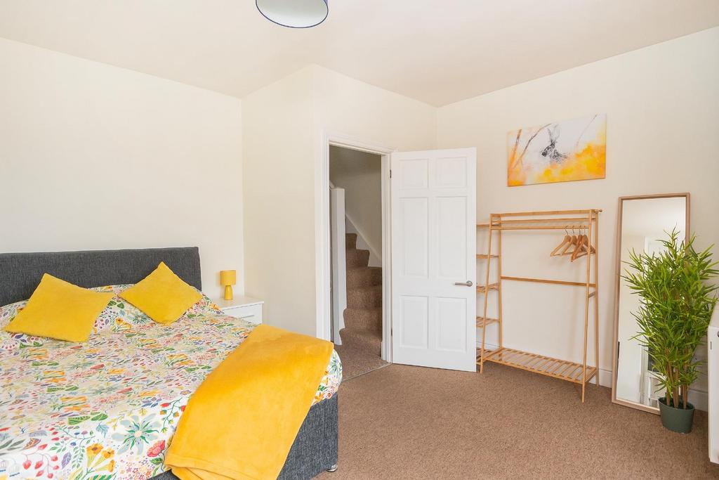 1 L5 R1 BR - Bedroom D.jpg