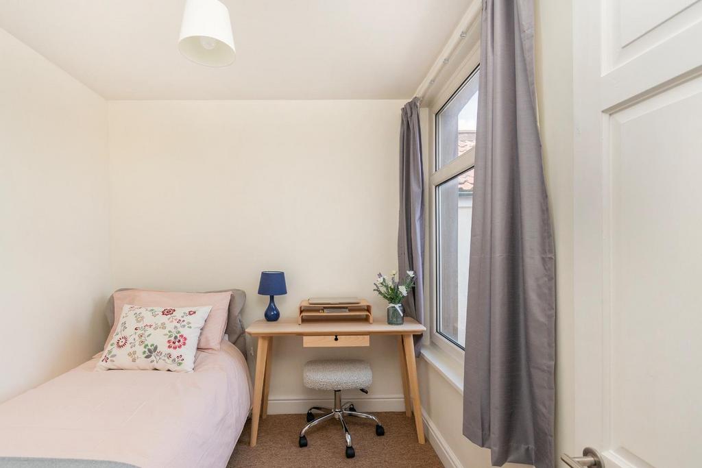1 L5 R1 BR - Bedroom K.jpg