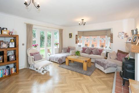 undefined, Watford Heath, Bushey, Watford, WD19