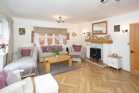undefined, Watford Heath, Bushey, Watford, WD19