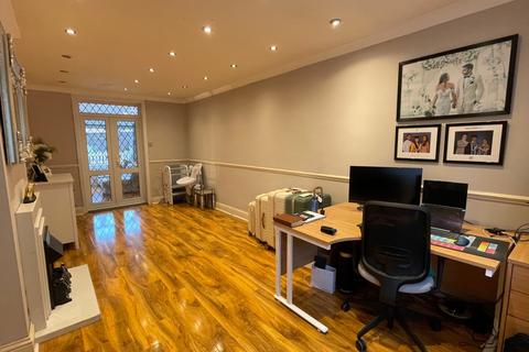 2 bedroom end of terrace house for sale, Wentworth Avenue,  Slough, SL2