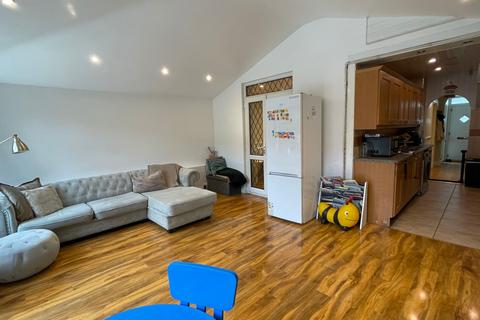 2 bedroom end of terrace house for sale, Wentworth Avenue,  Slough, SL2
