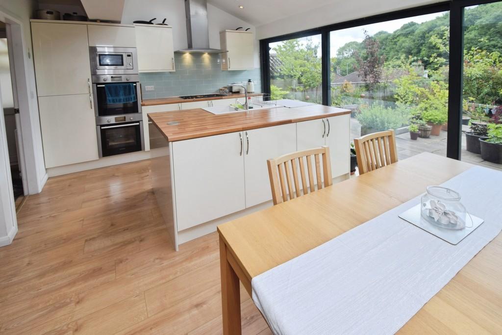 Aa459ddd-Kitchen